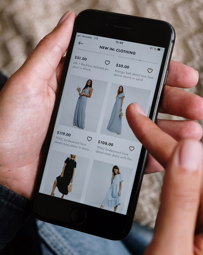 MWD - Boutique en ligne sur un téléphone mobile