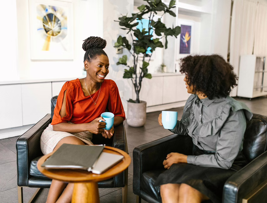 MWD - Deux dames qui parlent