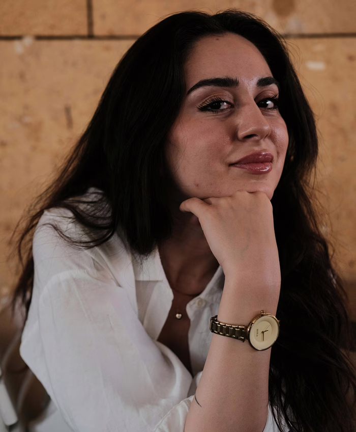 MWD - Dama Blanca con reloj de pulsera